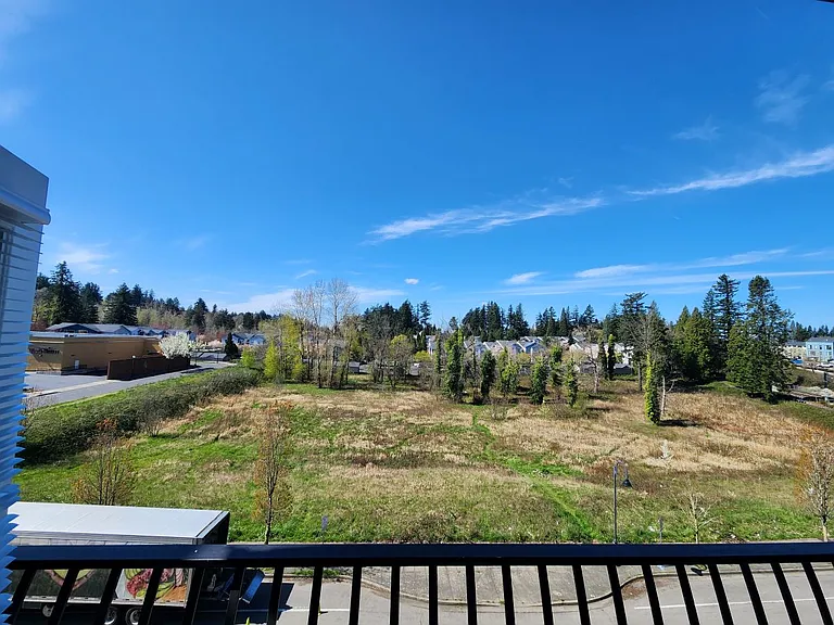 The Crossings at Gresham Station — Photo 55