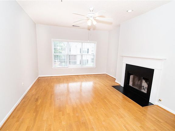 4th image of 507 Spring Heights Ln SE #507