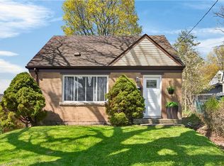 5 Janis Ct, Hamilton, ON L9H1S8