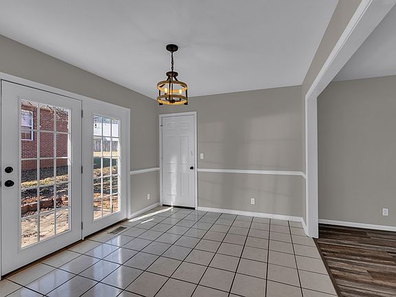 2nd image of 62 Eastgate Cir