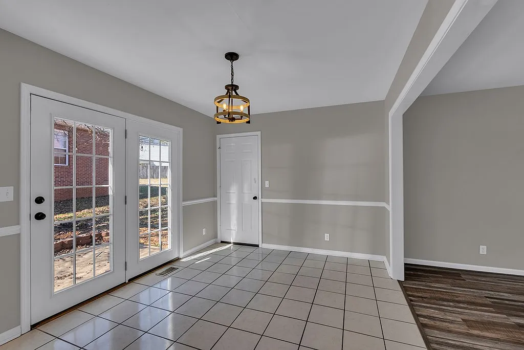 Building Photo - 62 Eastgate Cir