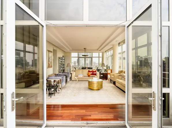 300 East 55th Street image 5 of 20