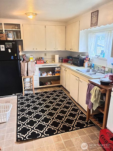 4th image of 4134 W M Street
