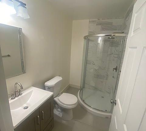 5th image of 9304 1/2 Hayvenhurst Ave
