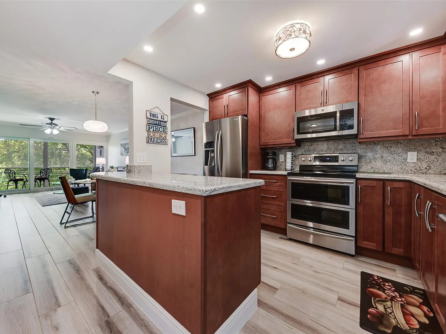 2 bed, 2.0 bath, 925 sqft, $3,300 — Photo 4