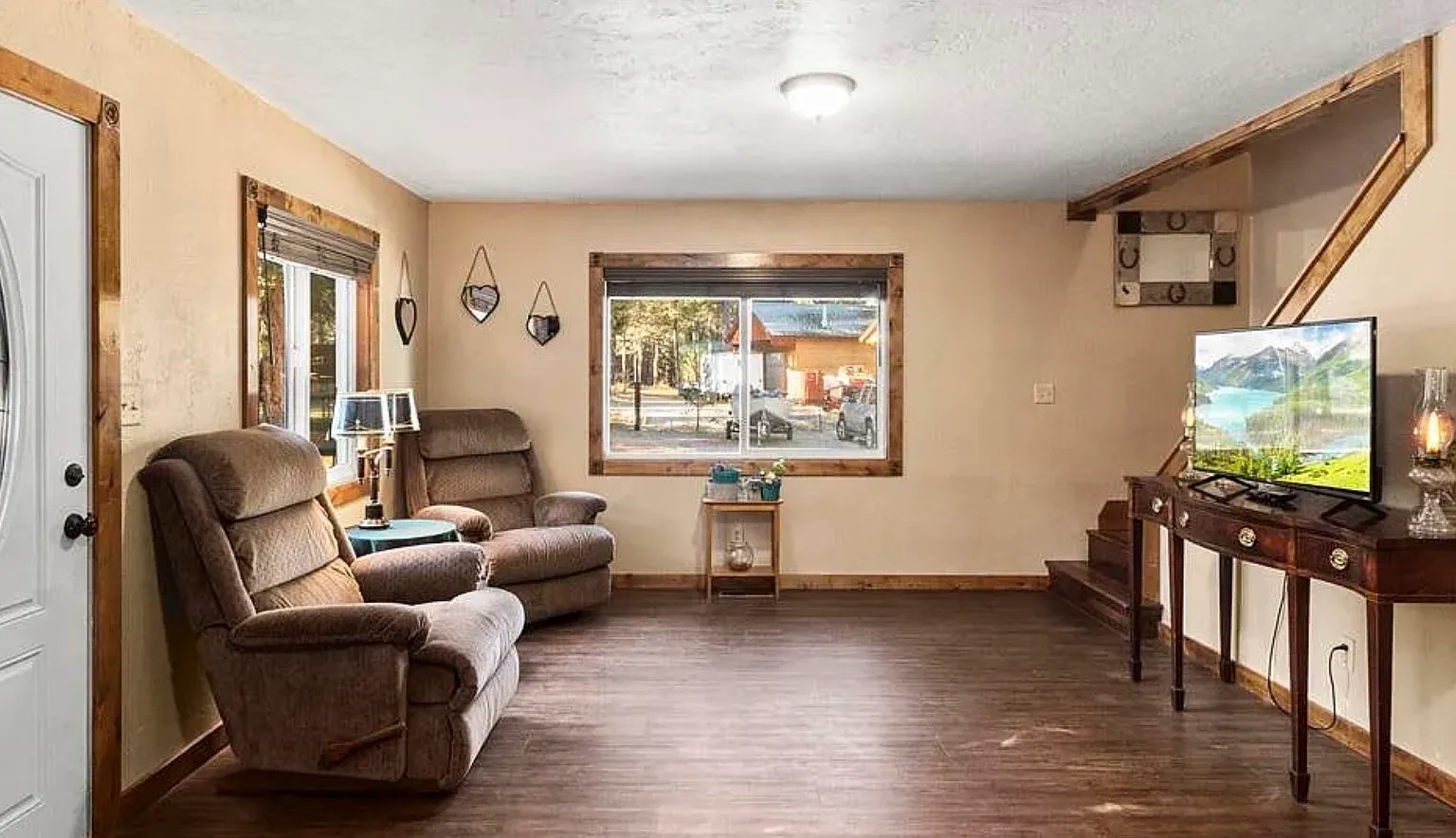 3 bed, 2056 sqft, $2,000 — Photo 2