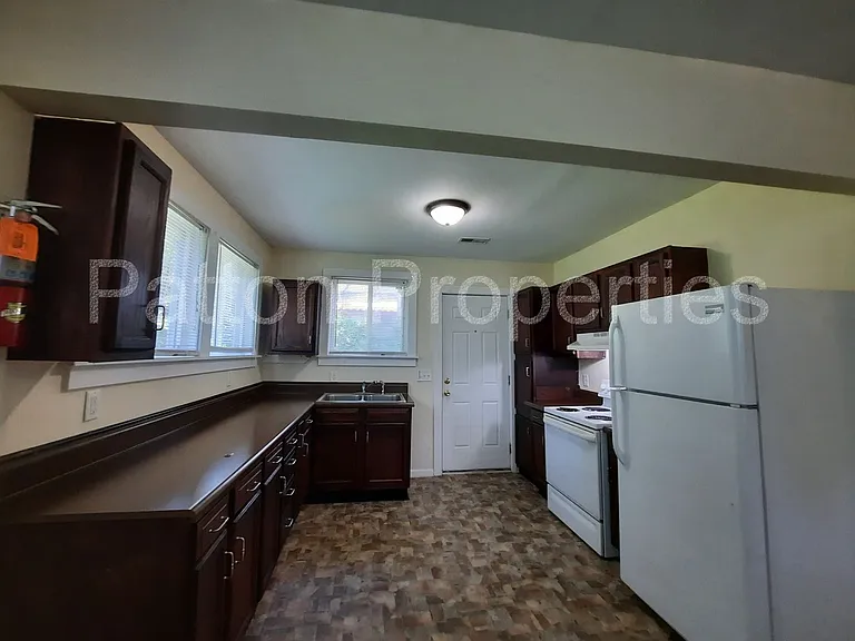 902 Pine St — Photo 5