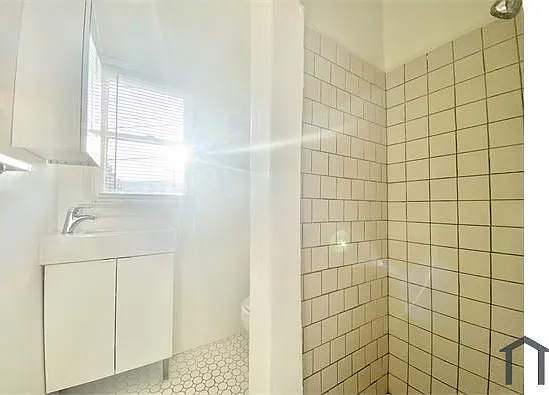 2835 3/4 Huron St — Photo 7