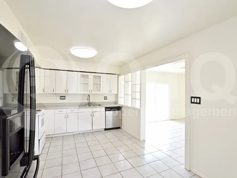 4265 E Vineyard Rd — Photo 4