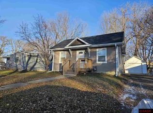 902 2nd St NW, Waseca, MN 56093