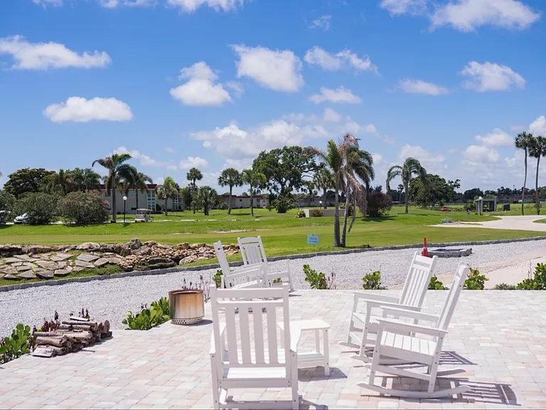15 Vista Palm Ln — Photo 16
