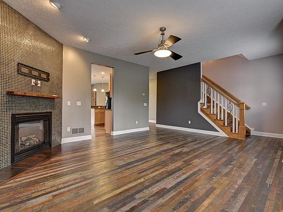 4th image of 2393 Tremont Ave #A