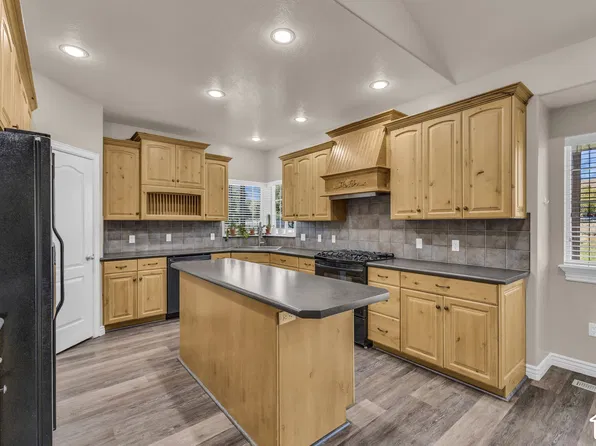 1797 E Lake View Ln, Eagle Mountain, UT 84005
