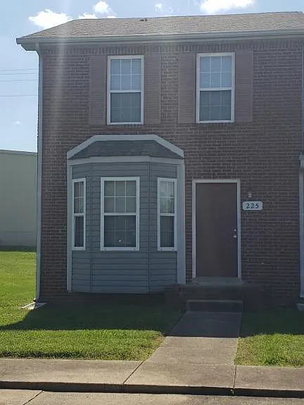 225 Tree Line Dr — Photo 1