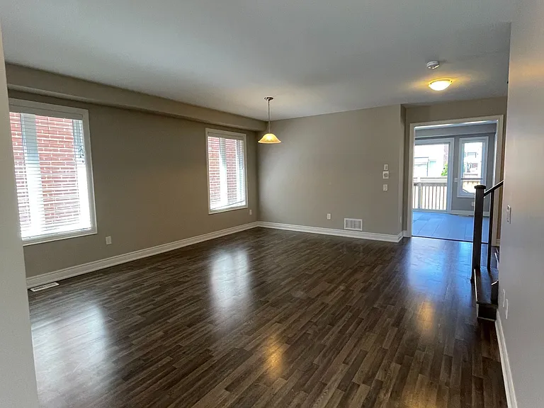 8 N Jericho Ave — Photo 2
