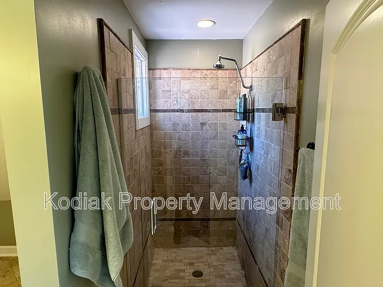 467 E 5th Ave — Photo 20