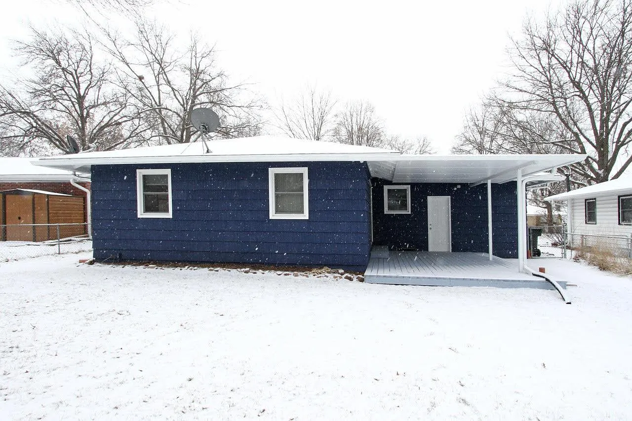 4 bed, 2000 sqft, $2,200 — Photo 2