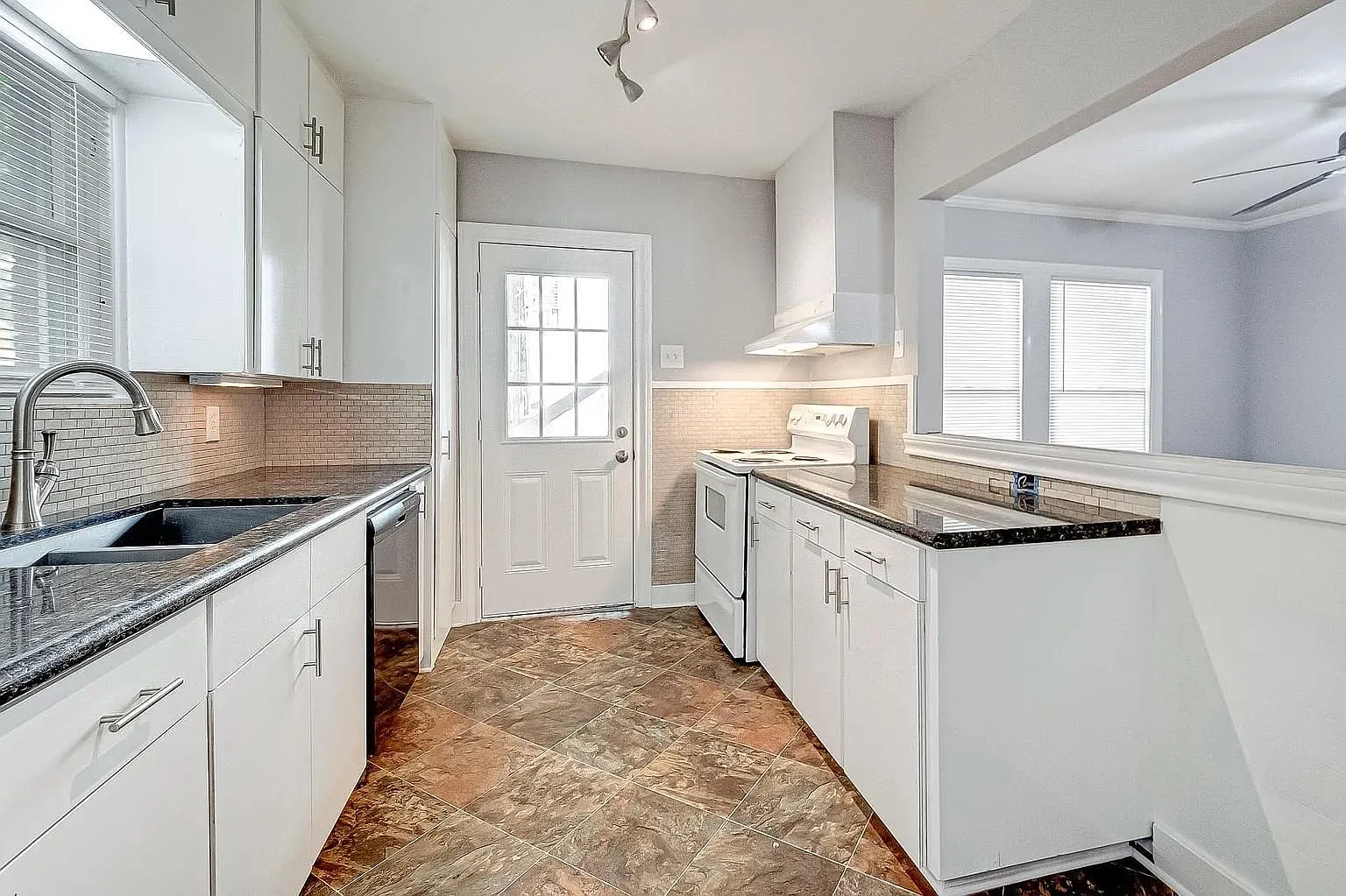 2 bed, 1.0 bath, $2,125 — Photo 2