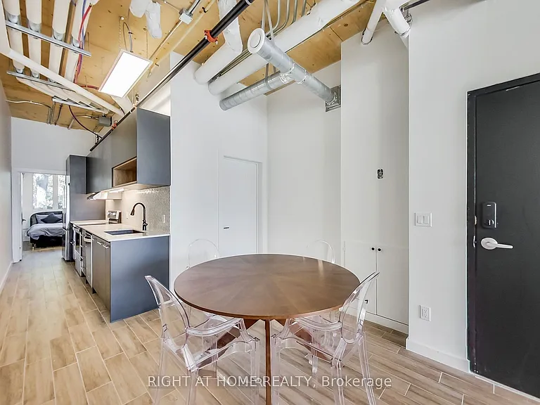 1602 Queen St E #101 — Photo 6