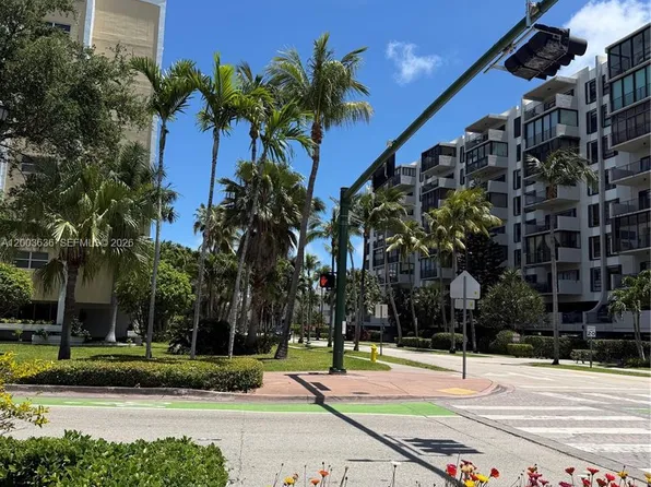 200 Galen Dr APT 111, Key Biscayne, FL 33149