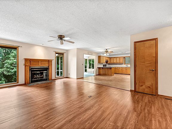 5th image of 22 Knighton Dr