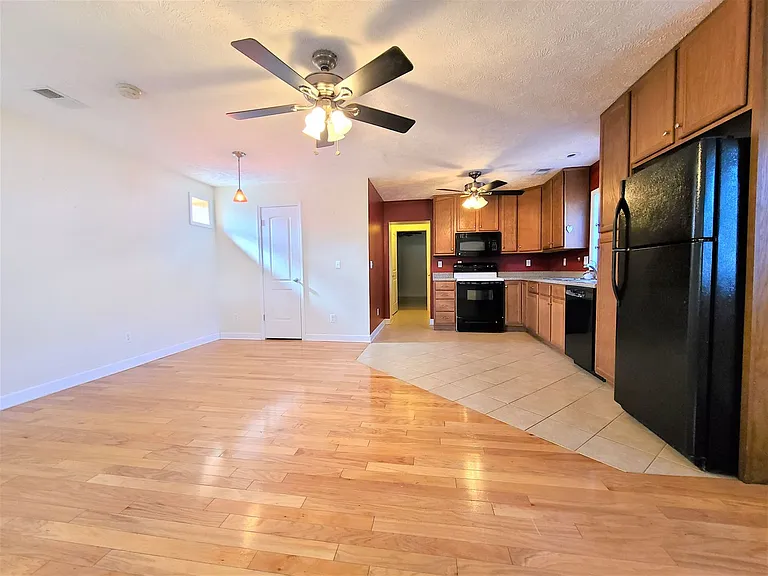 121 Fairfax Rd — Photo 9