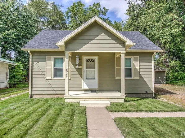 2026 Ravenswood Dr, Evansville, IN 47714