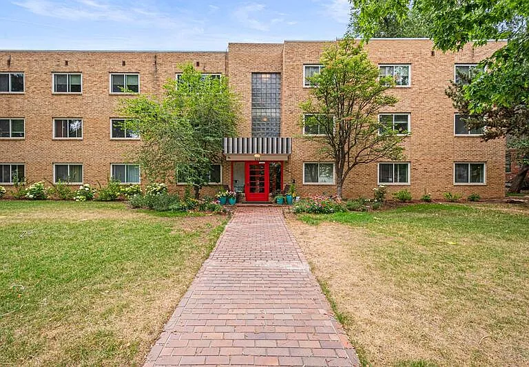 525 N Jackson St — Photo 1