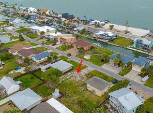 6 Nassau Dr, Rockport, TX 78382