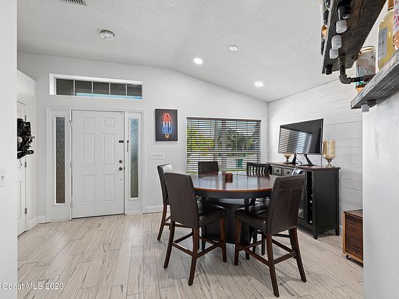 4th image of 934 Stone Mountain Ct