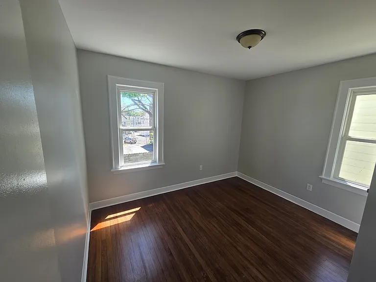 336-338 Sandford Ave #2R — Photo 10