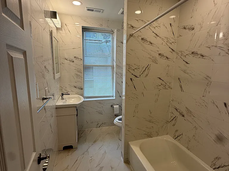 507 E Washington Ln — Photo 21