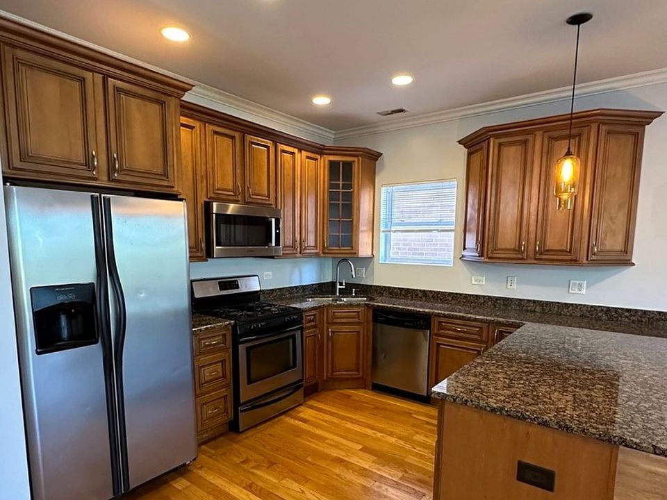 1st image of 6229 N Richmond St APT 2S