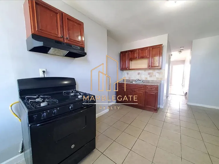 95 16th Ave #33R — Photo 1