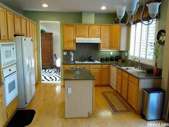 4th image of 2507 N Park Dr