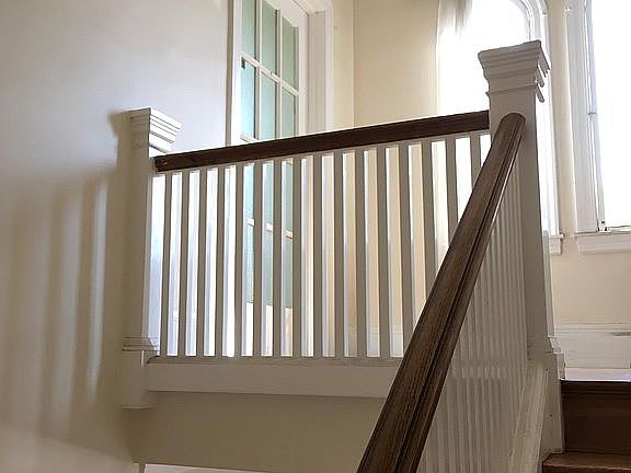 One floor up to this lovely, spacious, light filled one bedroom apartment!