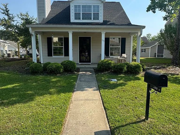 193 University Pkwy — Photo 1