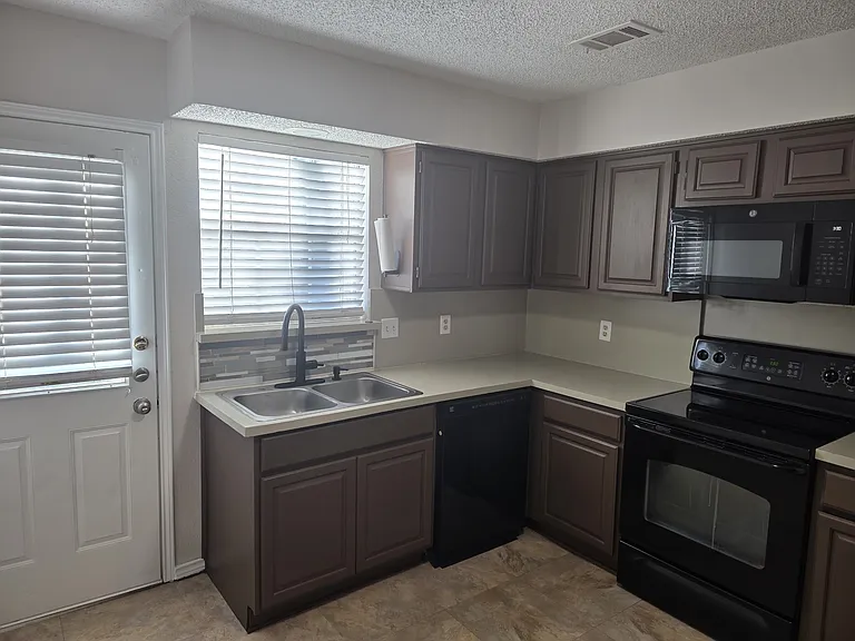 1745 Dynasty Cir — Photo 13