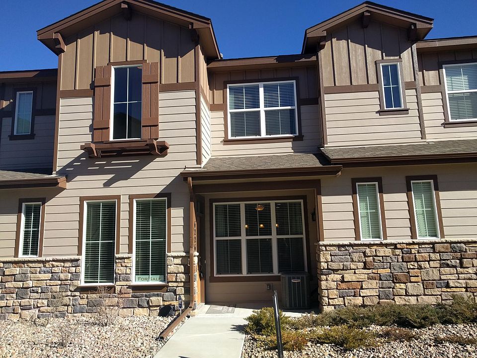 Front and entry of townhome
