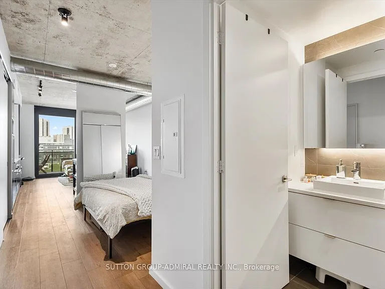 21 Lawren Harris Sq #805 — Photo 20