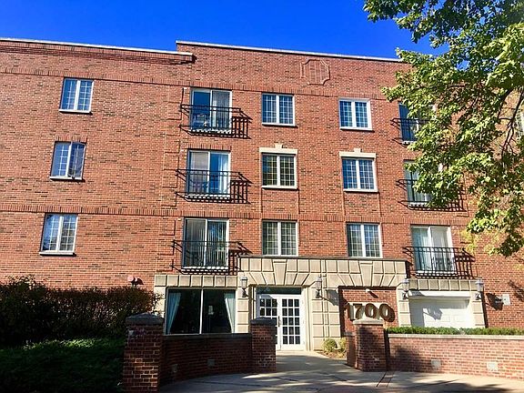 2nd image of 1700 Hinman Ave