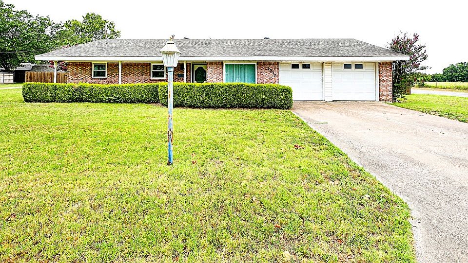1312 Rock St, Bowie, TX 76230 Zillow