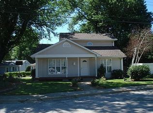 943 Hawley St, Taylorville, IL 62568