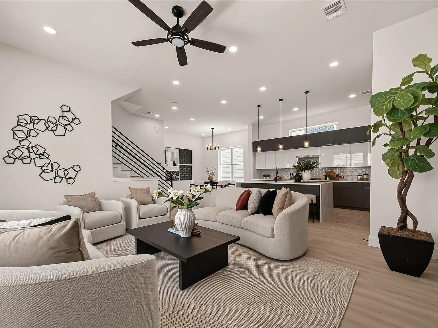 3 bed, 3.5 bath, 2163 sqft, $4,790 — Photo 4