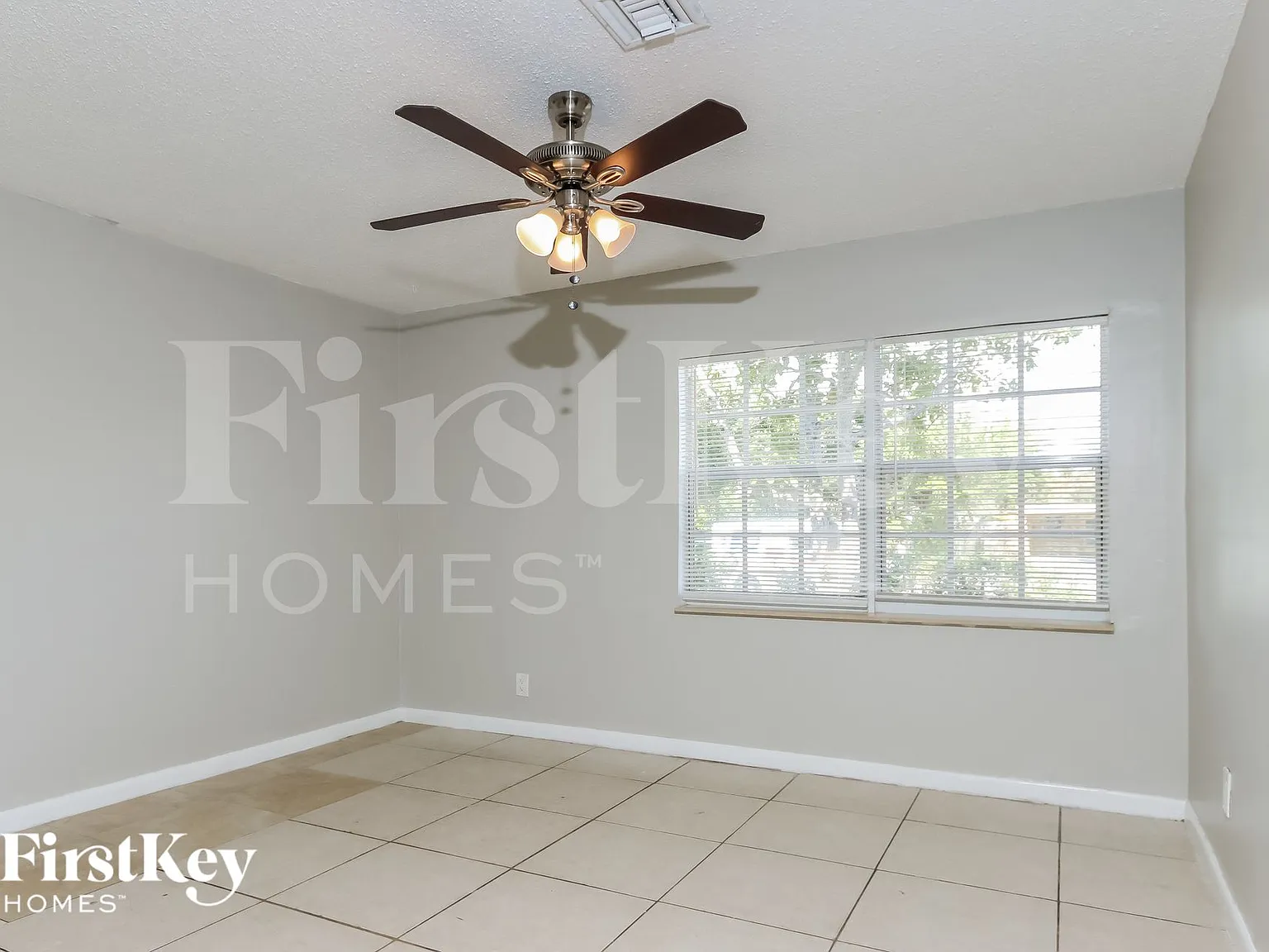 4 bed, 2.0 bath, 1564 sqft, $3,460 — Photo 4