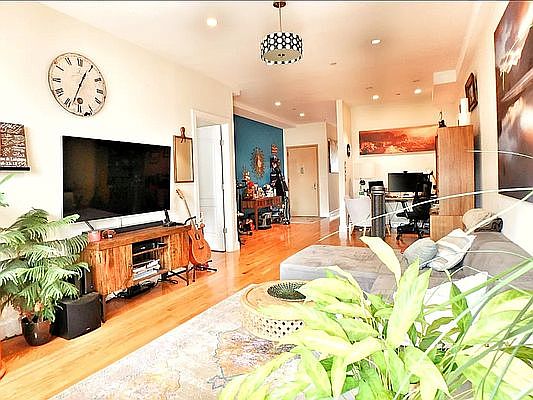 1st image of 3049 29th St APT 1