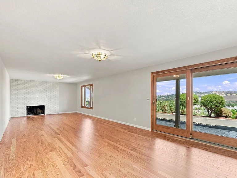 19563 Almaden Rd — Photo 56