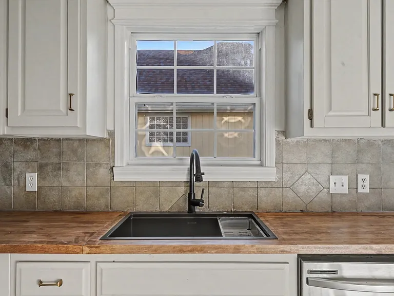121 Hillside Dr — Photo 18