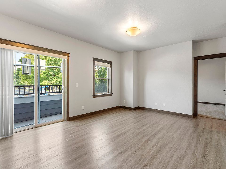 2BR, 2.5BA -744 SF