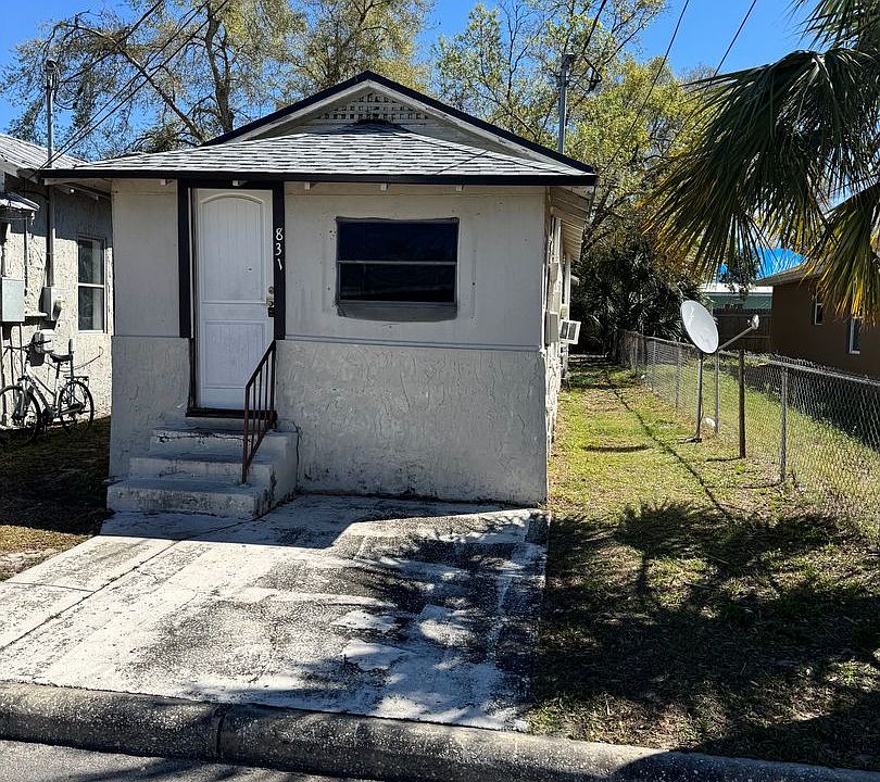 1st image of 831 N Florence Ave